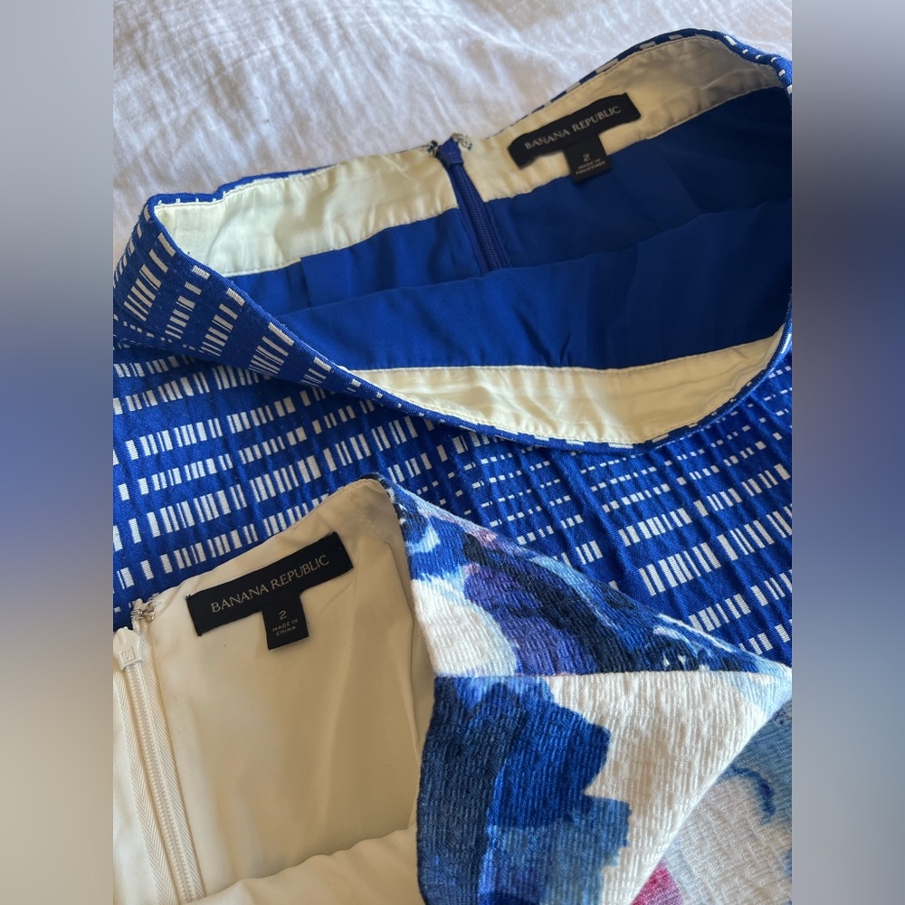 Banana Republic Pencil Skirt Bundle, blue. Size 2 - Picture 3 of 5